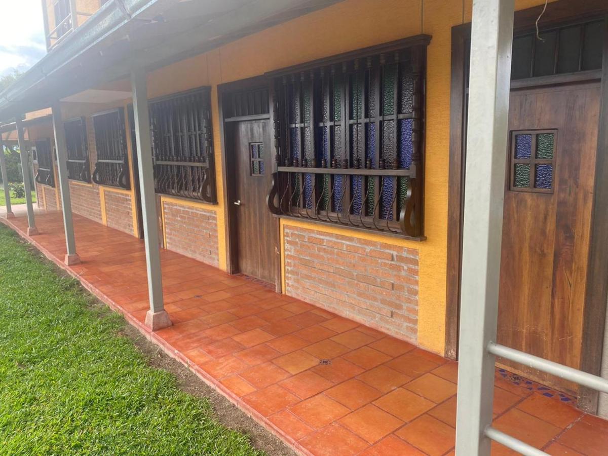 Hotel Campestre Los Mangos Quimbaya Bagian luar foto