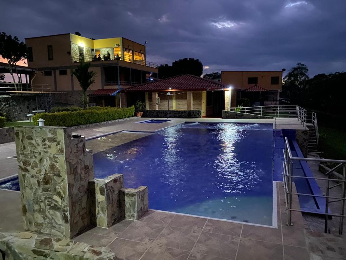 Hotel Campestre Los Mangos Quimbaya Bagian luar foto