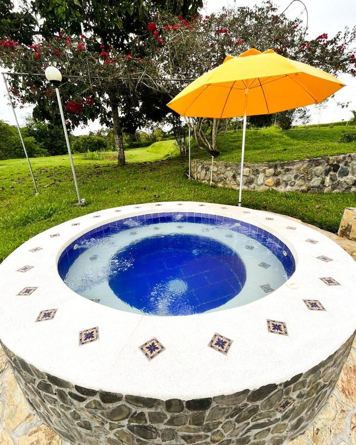 Hotel Campestre Los Mangos Quimbaya Bagian luar foto