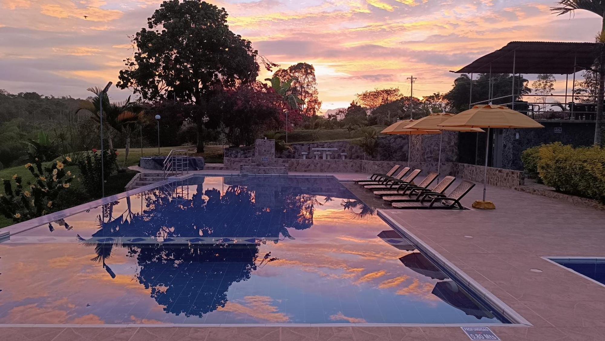 Hotel Campestre Los Mangos Quimbaya Bagian luar foto