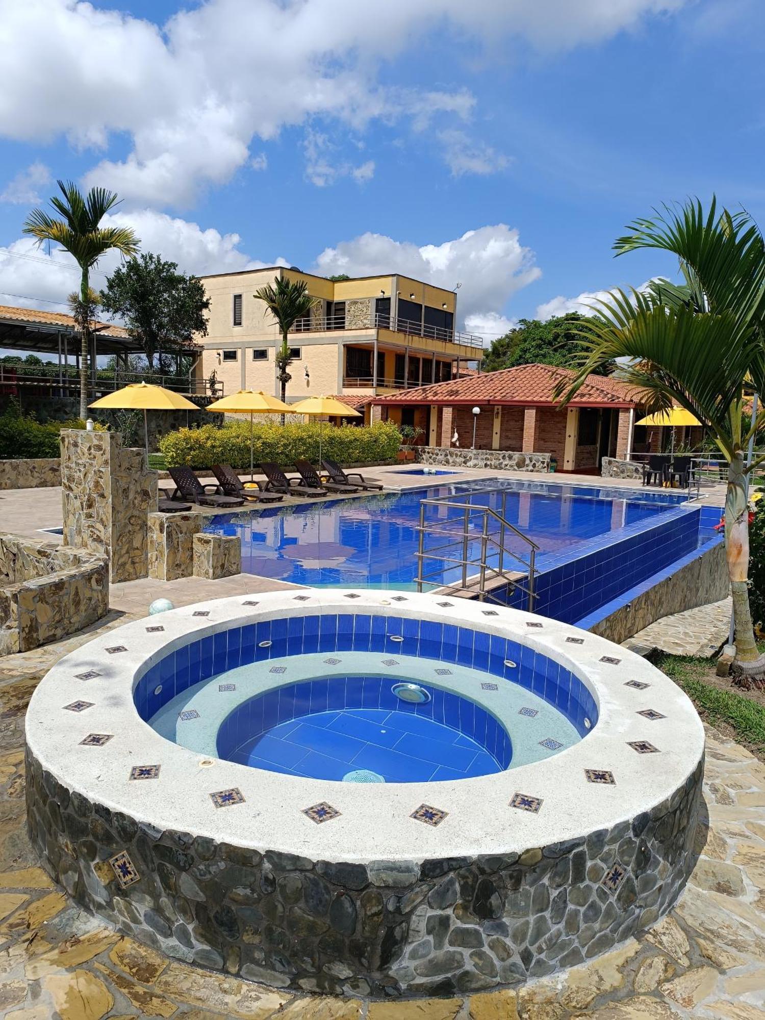 Hotel Campestre Los Mangos Quimbaya Bagian luar foto