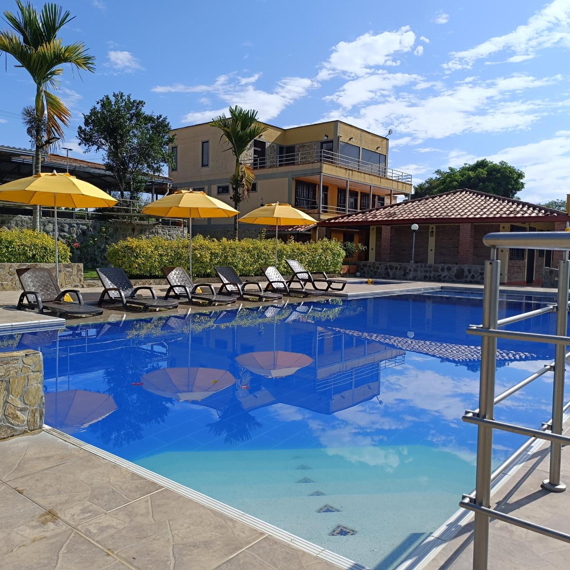 Hotel Campestre Los Mangos Quimbaya Bagian luar foto
