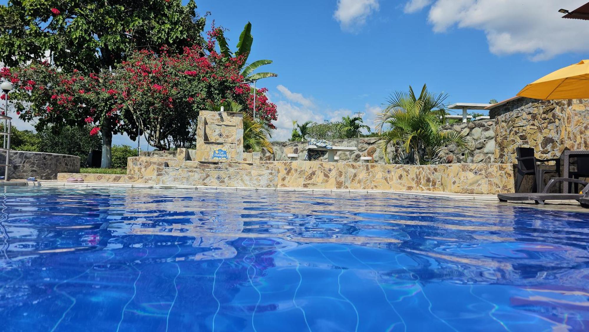 Hotel Campestre Los Mangos Quimbaya Bagian luar foto